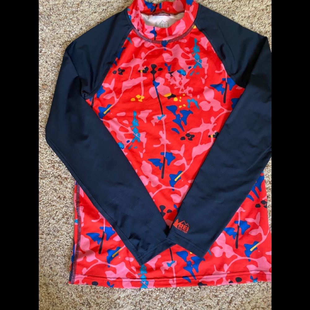 Big girls REI rash guard